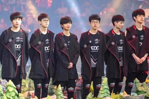 随时代而倒 随时代而倒